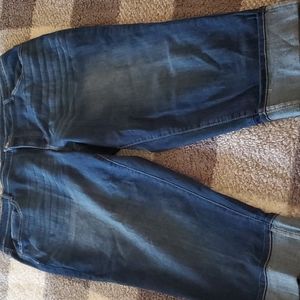 Size 26W denim Capri pants. Faded glory is the brand. 15$